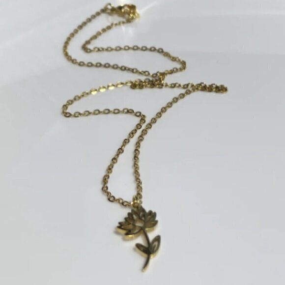 Birth Flower Necklace - Picture 7 of 10